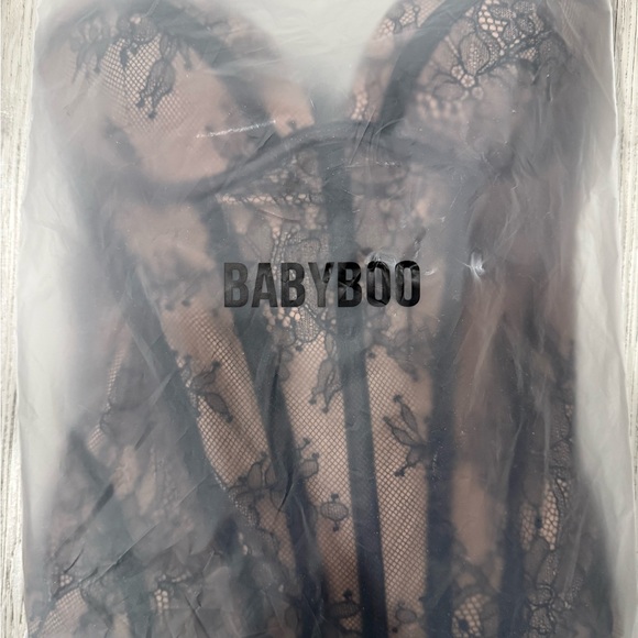 Elegant Strapless Black Lace Evening Gown - Picture 3 of 4